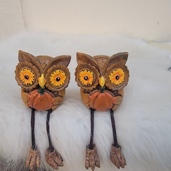 Set Of 2 Owl Shelf Sitters Resin Dangling Legs  Fall Decor Thanksgiving - Picture 1 of 5
